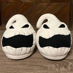 White Disney Nightmare Before Christmas oogie Boogie slippers size large(9-10)
